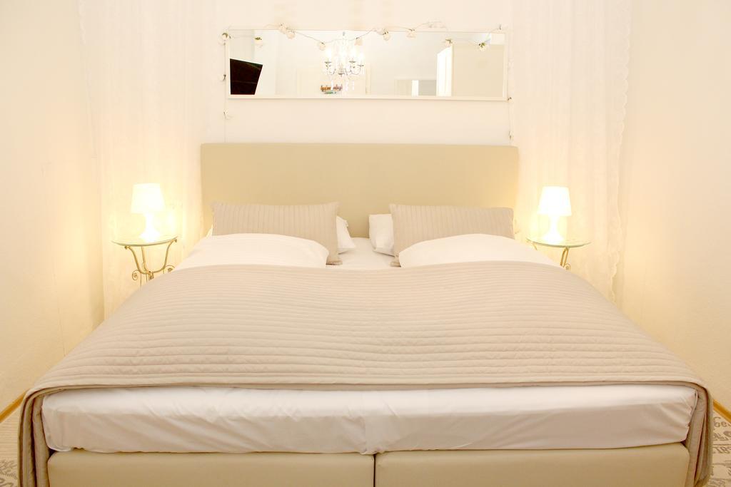Cityhotel Am Domplatz Self-Checkin Klagenfurt am Woerthersee Værelse billede